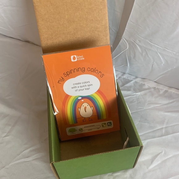 NWT Kiwi Crate My Spinning Colors - Picture 1 of 5